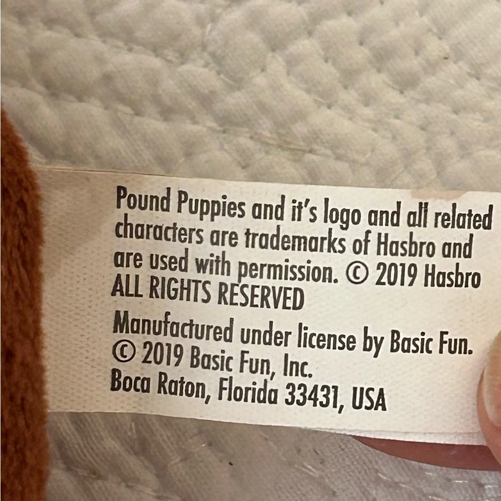 Pound puppy 2019 by Hasbro. Brown hound w/black spots. No flaws, no box.